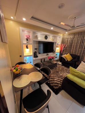 Standard Apartment, 2 Bedrooms | Living area