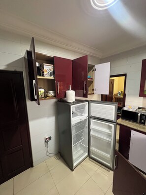 Standard Apartment, 2 Bedrooms | Private kitchen