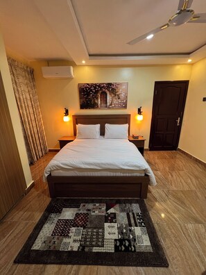 Apartamento standard, 2 quartos | Cofres nos quartos, Wi-Fi de cortesia