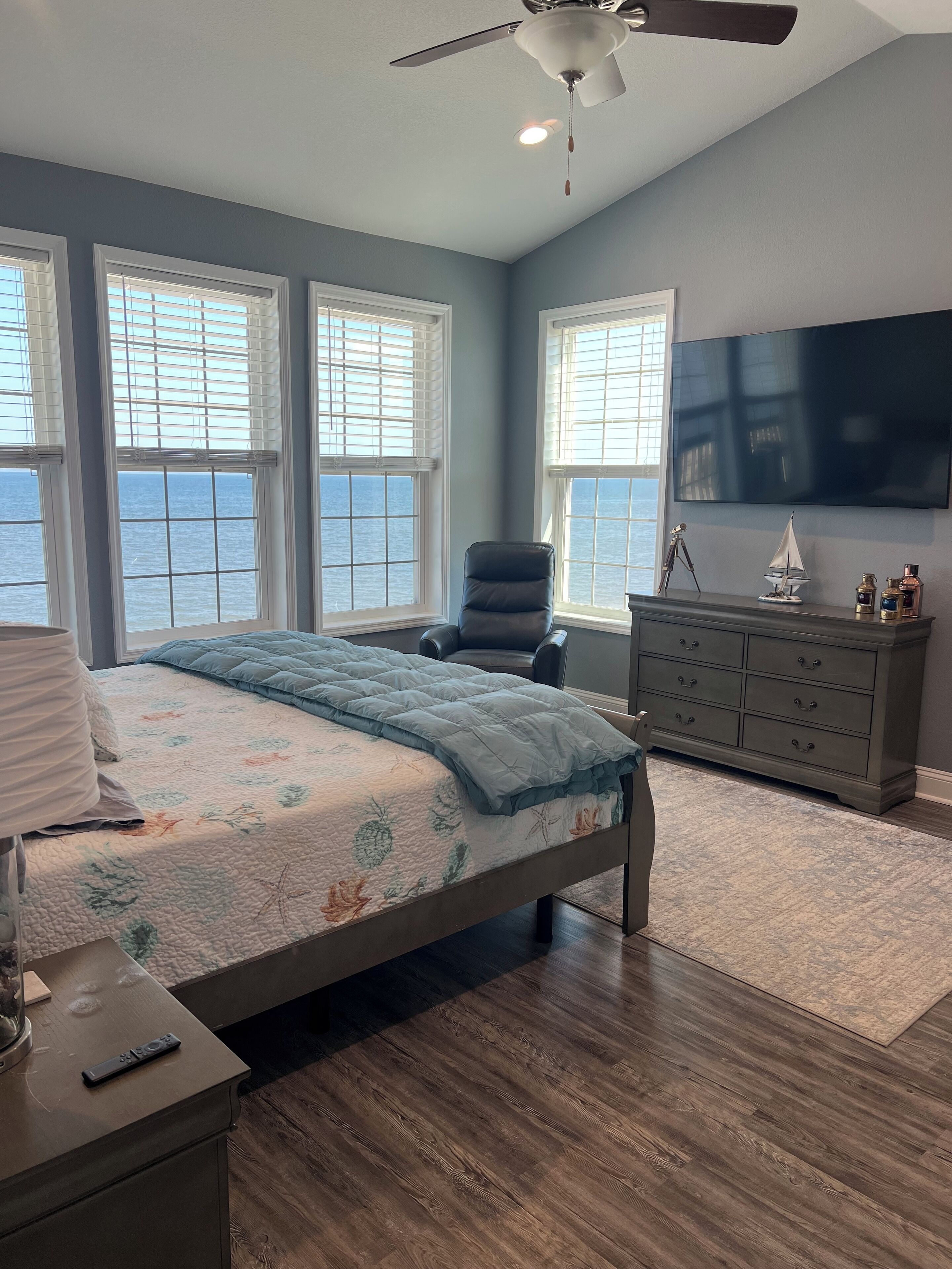 4 室のベッドルーム、アイロン / アイロン台、WiFi (無料)、ベッドシーツ