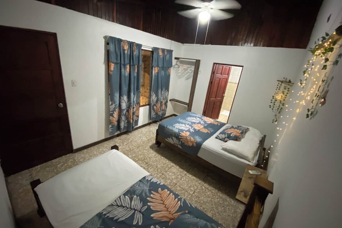 Triple Room | Iron/ironing board, free WiFi