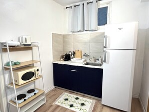 Fridge, microwave, stovetop, coffee/tea maker