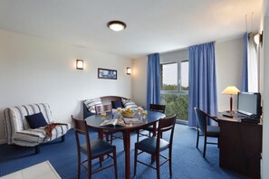 Dining - Wifi, fitness, balcony, tv, ski locker, 25m², Pyrénées 2000 (Pyrénées 2000)