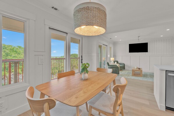 Dining - 2BR Beachside Escape with Oceanview (Hilton Head Island)