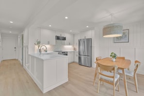 Dining - 2BR Beachside Escape with Oceanview (Hilton Head Island)