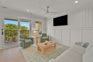 TV - 2BR Beachside Escape with Oceanview (Hilton Head Island)