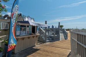 Property grounds - 2BR Beachside Escape with Oceanview (Hilton Head Island)