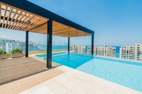 Family-Friendly Modern 2BR/2BA • Steps to Beach