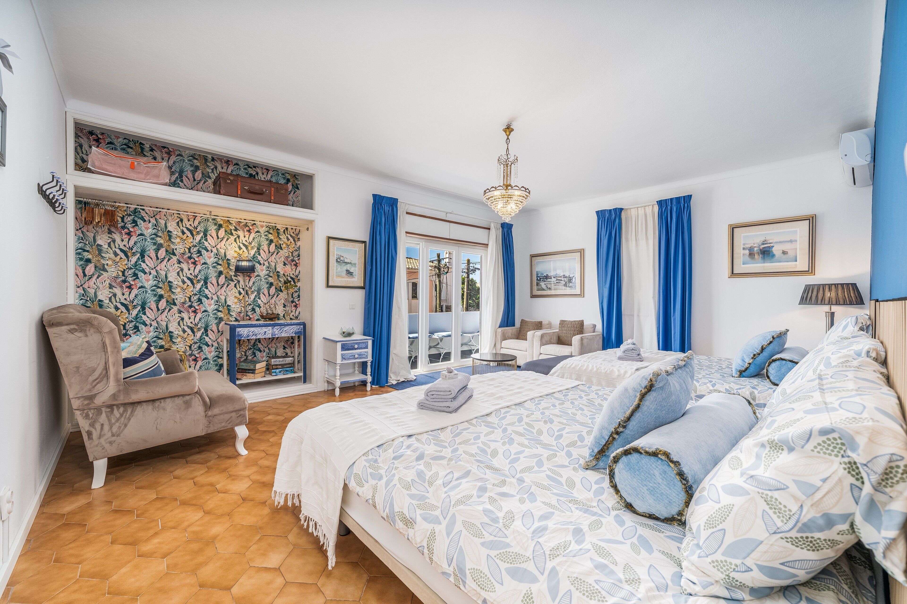 4 dormitorios, tabla de planchar con plancha, wifi y ropa de cama