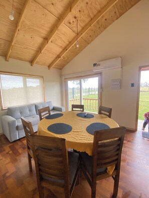 Dining - The country dwelling (Nueva Braunau)