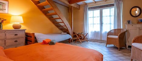 2 bedrooms, WiFi, bed sheets