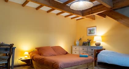 Bed and Breakfast 'Chambre' with Private Terrace, Shared Garden and Wi-Fi