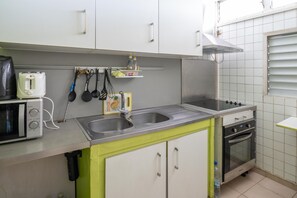 Réfrigérateur, micro-ondes, four, cafetière/bouilloire