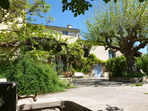 Bed and Breakfast 'Chambre' with Shared Terrace, Shared Garden and Wi-Fi