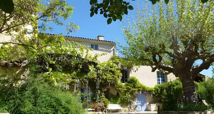 Bed and Breakfast 'Chambre' with Shared Terrace, Shared Garden and Wi-Fi
