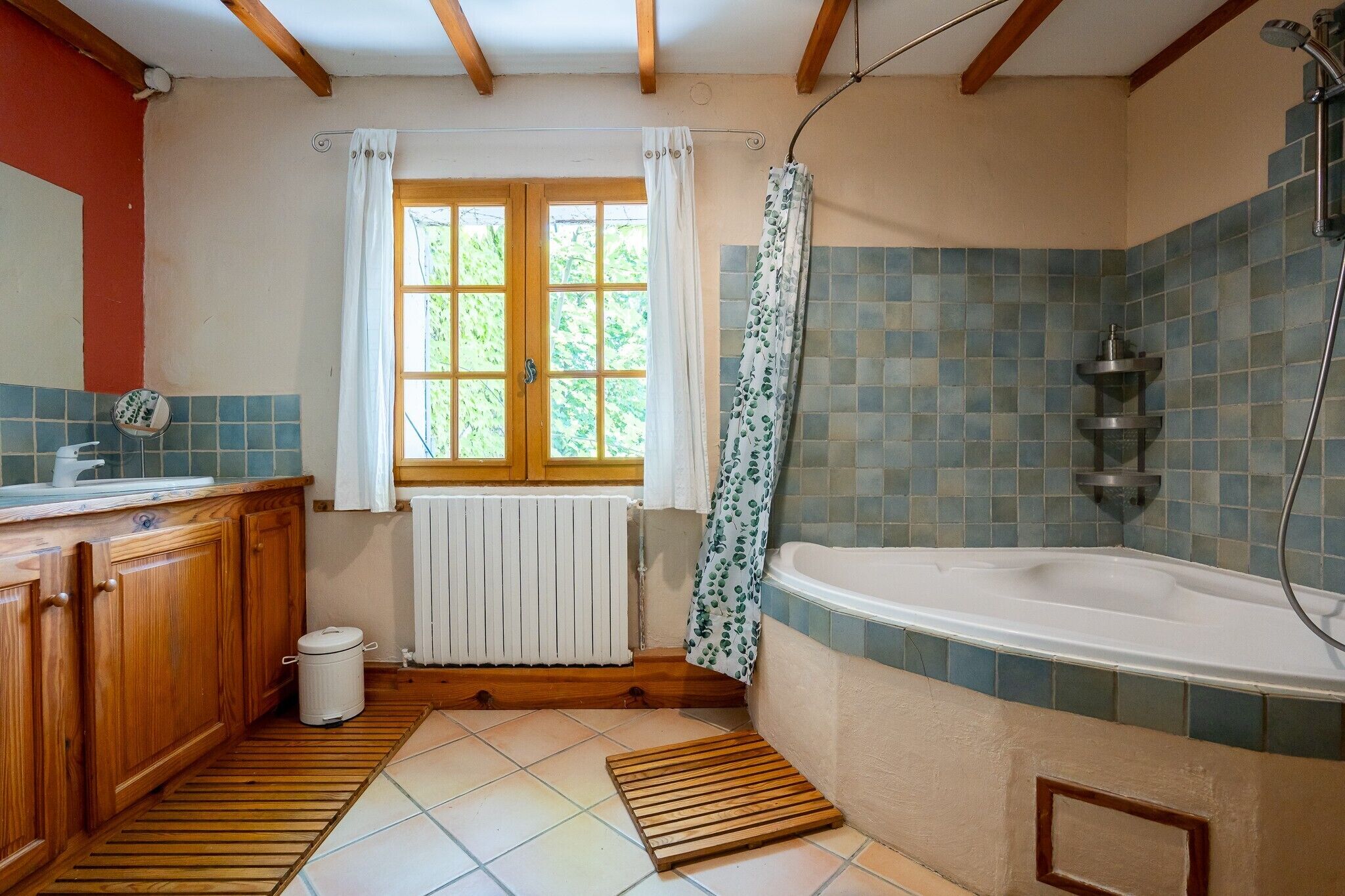 Een douche, een haardroger, handdoeken