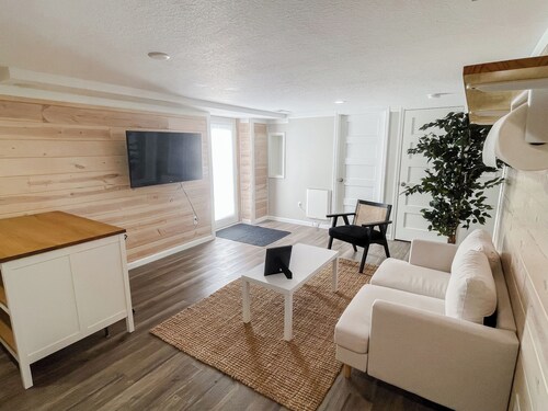 Cozy 1 bd Modern Suite in gorgeous Osseo