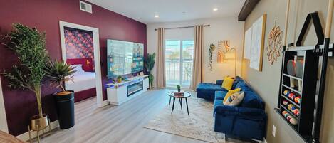 TV connectée, cheminée, table de tennis de table