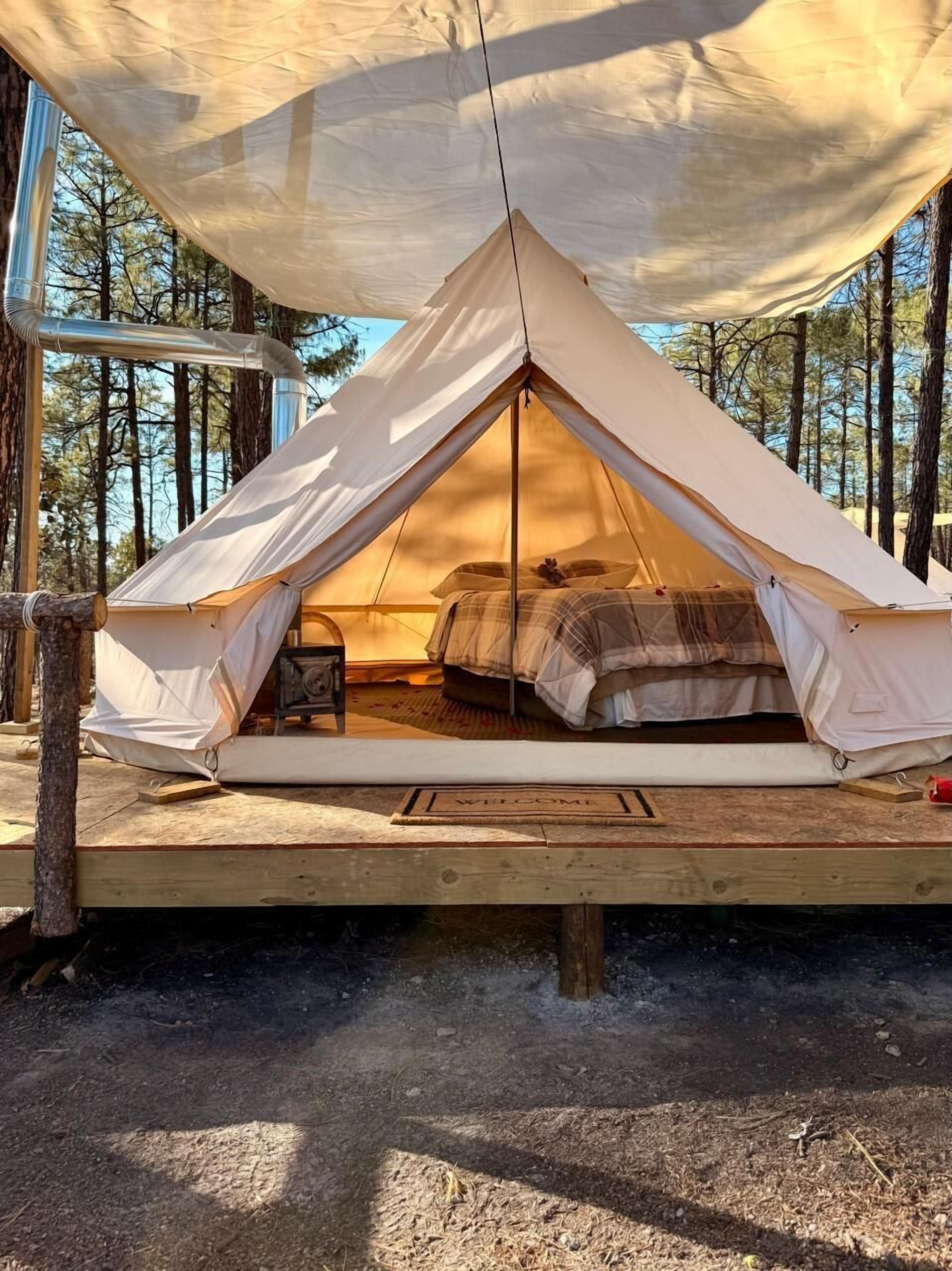 Glamping Romántico para Parejas con Calentón de Leña | Hochwertige Bettwaren, Daunenbettdecken, individuell eingerichtet