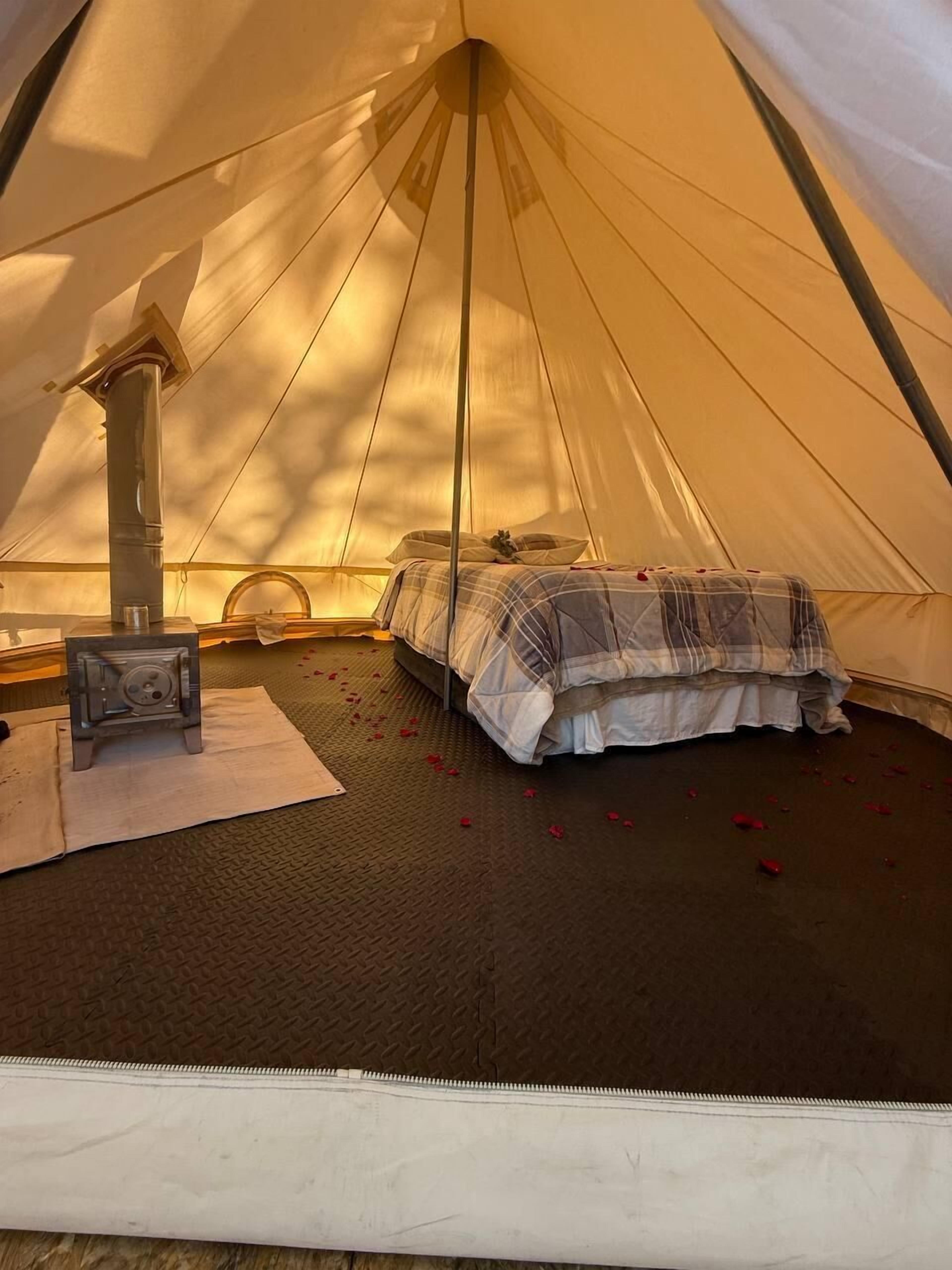 Glamping Romántico para Parejas con Calentón de Leña