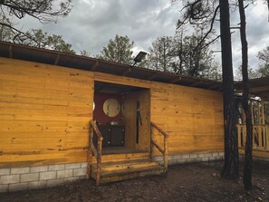 Shower, rainfall showerhead, towels, soap - La Reserva Glamping (Creel)