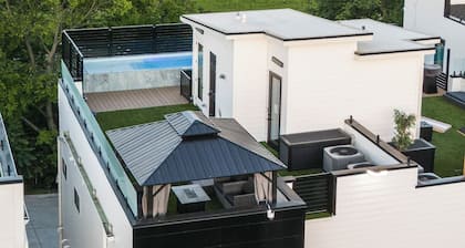 New Luxe Townhome - Rooftop Pool