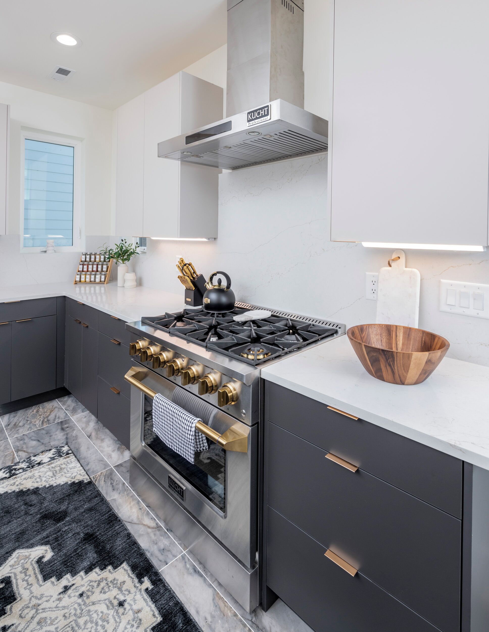 Luxury Townhome, Private Pool, City View | Private kitchen | Full-sized fridge, microwave, oven, stovetop