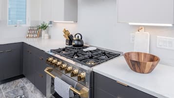 Luxury Townhome, Private Pool, City View | Private kitchen | Full-sized fridge, microwave, oven, stovetop