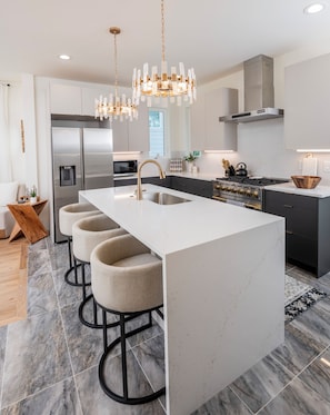 Luxury Townhome, Private Pool, City View | Private kitchen | Full-size fridge, microwave, oven, stovetop