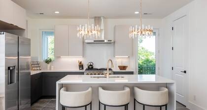 New Luxe Townhome - Rooftop Pool