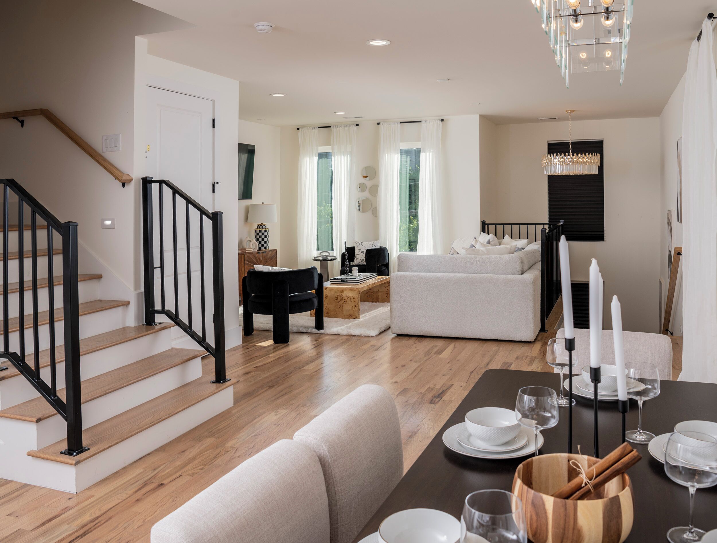 Luxury Townhome, Private Pool, City View | Dining room