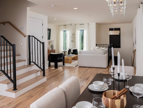 New Luxe Townhome - Rooftop Pool