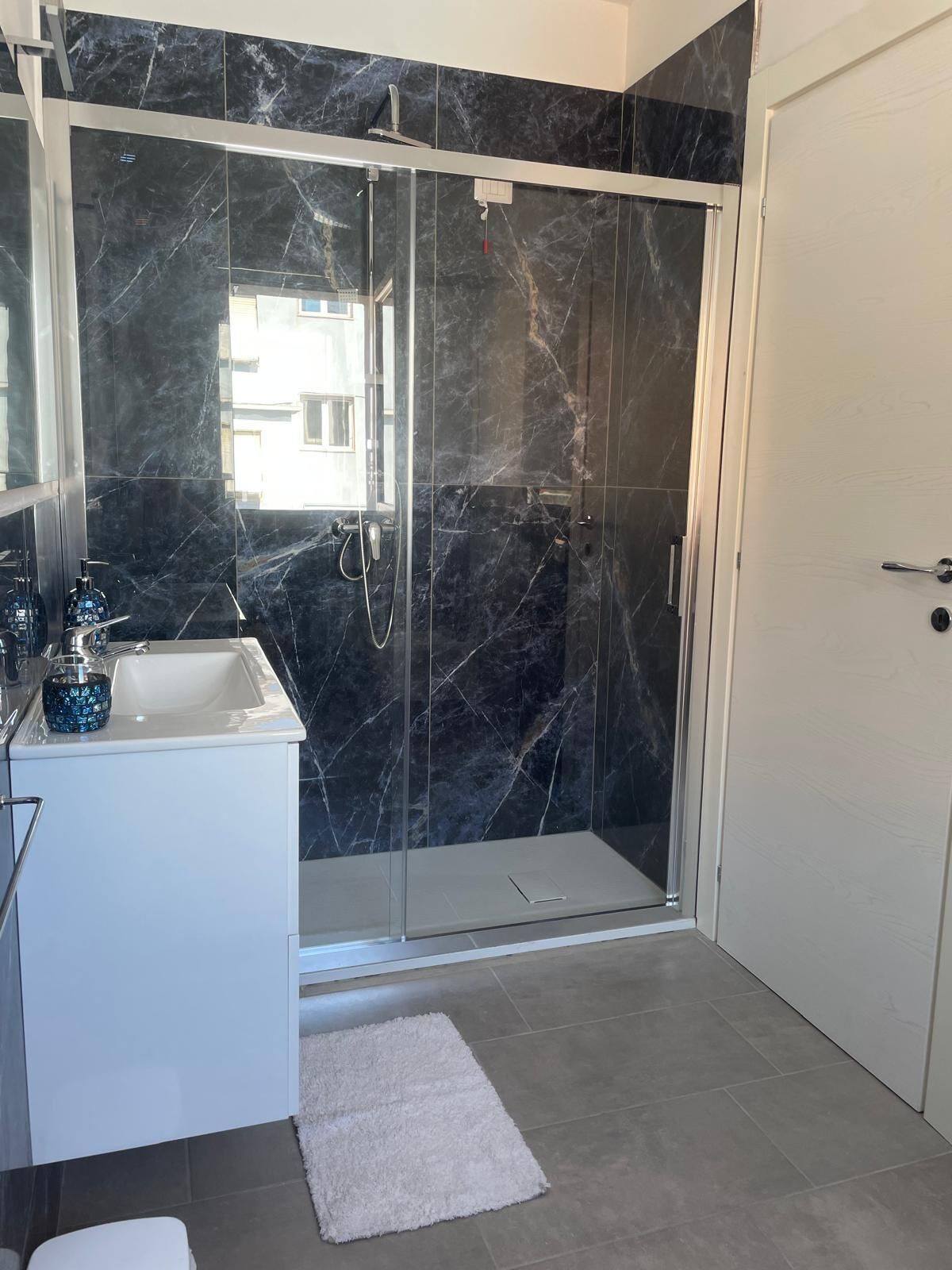 Doccia, asciugacapelli, bidet, asciugamani