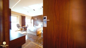 Habitació doble superior, aire condicionat, vistes a la ciutat | Caixa forta a l'habitació, habitacions insonoritzades i wifi gratuïta 