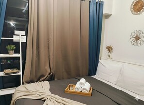 Double Room, City View | Free WiFi - Shore 2 Residences Apartments (Pasay)