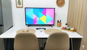 Double Room, City View | In-room dining