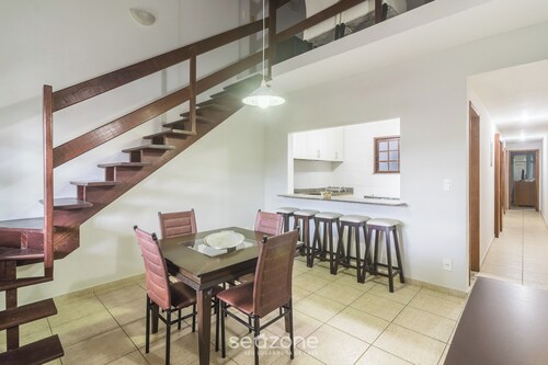 Casa 4Q em Condomínio c\/ Piscina NAT0202