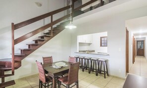 Apartment | Dining - Casa 4Q em Condomínio c\/ Piscina NAT0202 (Cabo Frio)