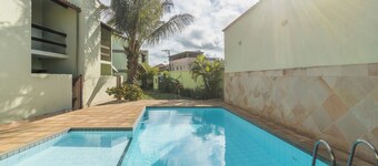 House With Pool and Barbecue.nat0202