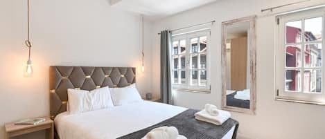 1 bedroom, iron/ironing board, internet, bed sheets