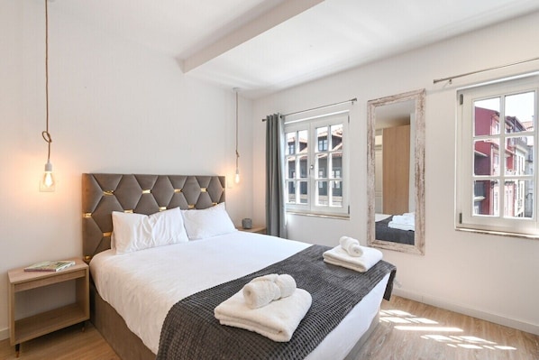 1 chambre, fer et planche à repasser, accès Internet, draps fournis