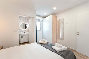 1 bedroom, iron/ironing board, internet, bed sheets