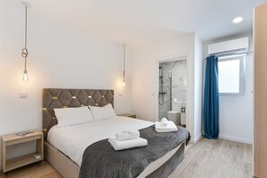1 dormitori, planxa i posts de planxar, Internet i roba de llit 