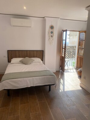 3 bedrooms, iron/ironing board, WiFi, bed sheets - Nazarí Villa at the foot of the Alhambra (Granada)