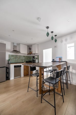 Fridge, microwave, dishwasher, coffee/tea maker