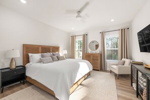 5 bedrooms, WiFi - New 5BR/4.5 Bath Luxury Villa, Lewes. 9 Min. to the Beach! Longer stays welcomed (Lewes)