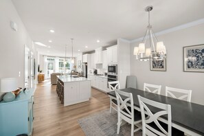 Dining - New 5BR/4.5 Bath Luxury Villa, Lewes. 9 Min. to the Beach! Longer stays welcomed (Lewes)