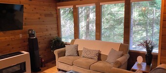 Private Cozy Cabin Hike Mt Rainier, Ski Crystal Mt