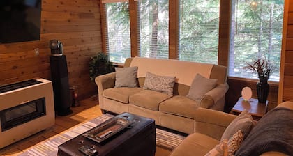 Private Cozy Cabin Hike Mt Rainier, Ski Crystal Mt