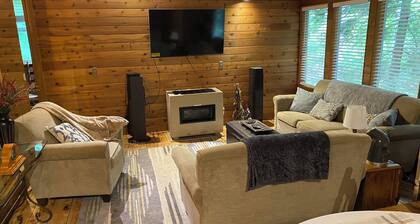 The Tree House, Private cabin on 5 acres Hike Mt.Rainier, Sunrise & Crystal Mt